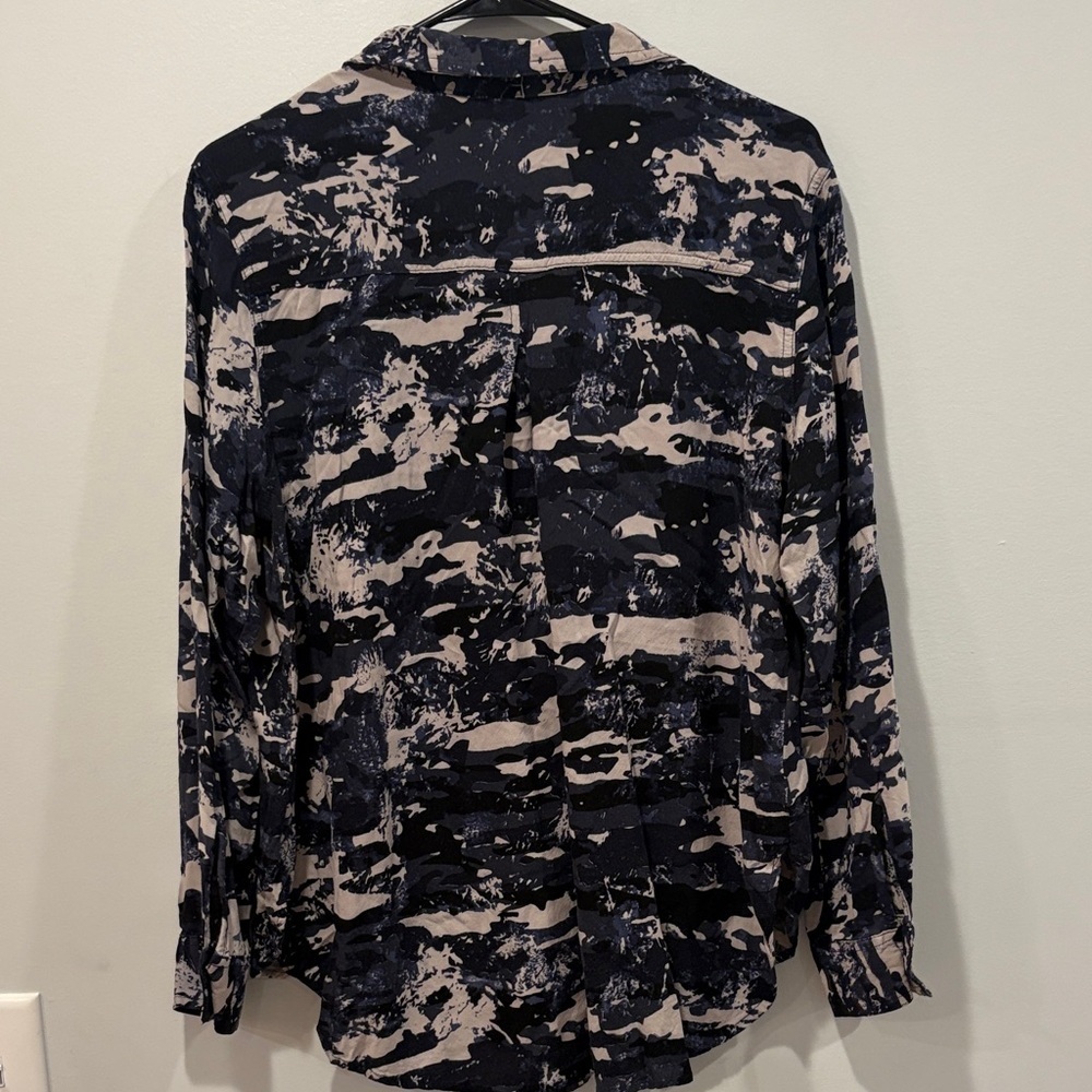 Rock & Republic Abstract Black and Cream Button Down Shirt 22 ptp buttoned - Picture 5 of 5
